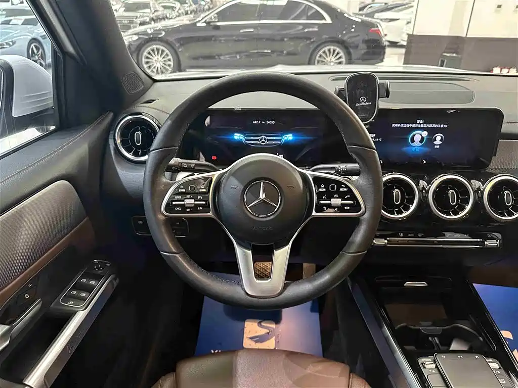 MERCEDES-BENZ GLB