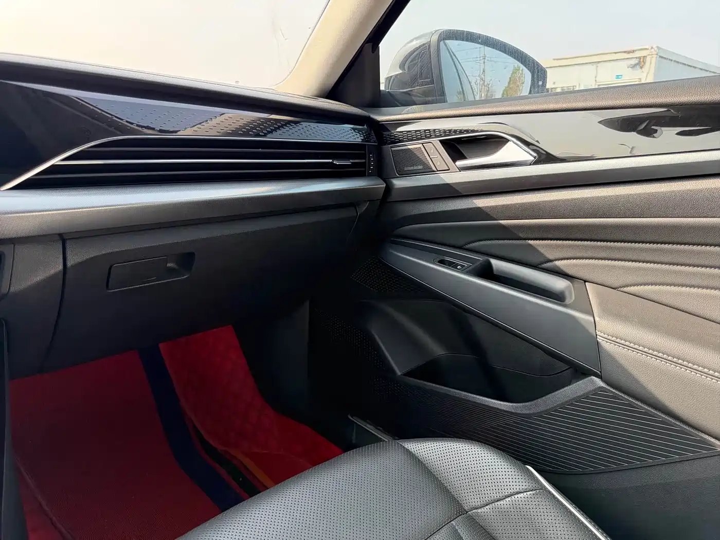 Volkswagen Passat 2022 330TSI Premium Edition фото 16
