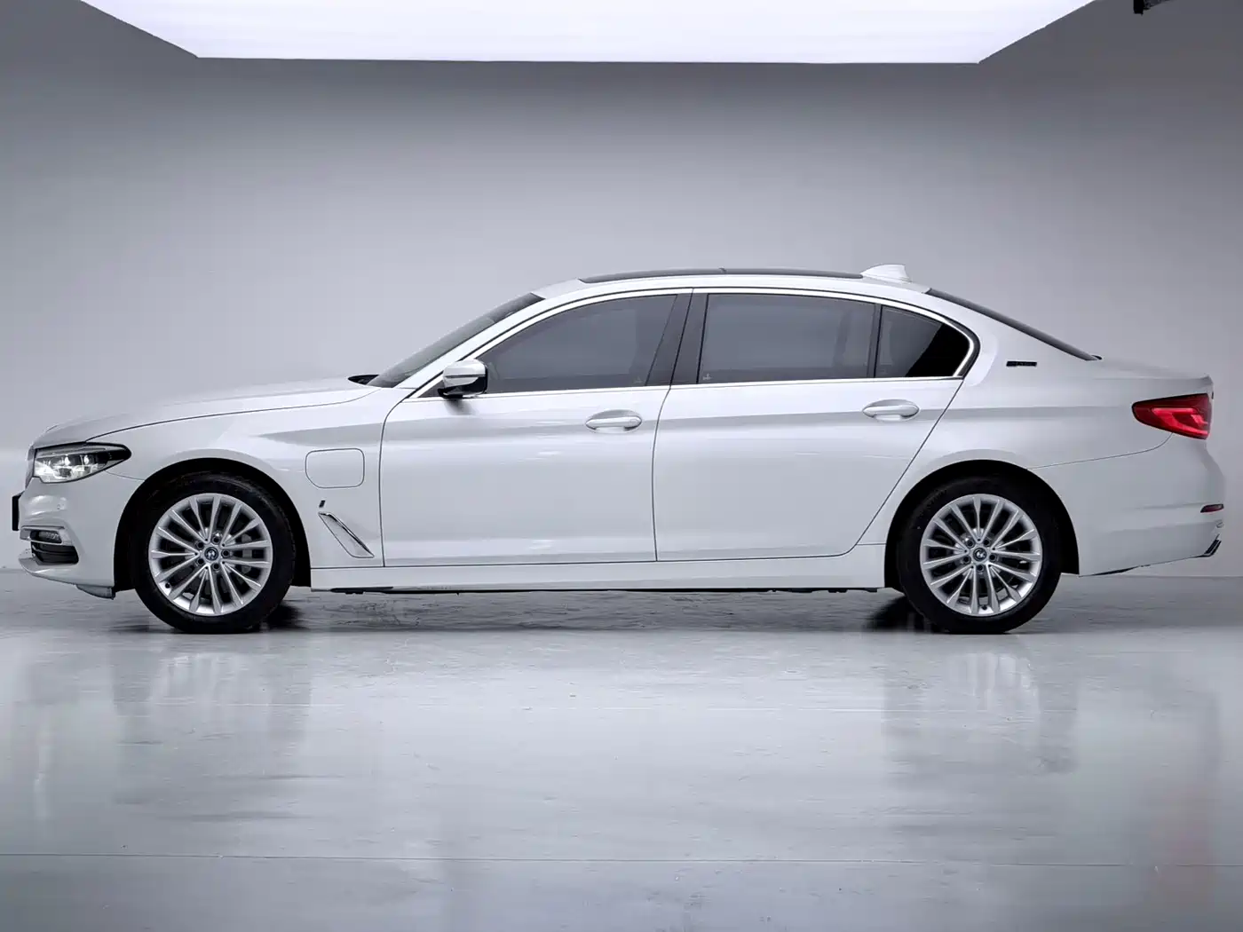 BMW 5 SERIES NEW ENERGY