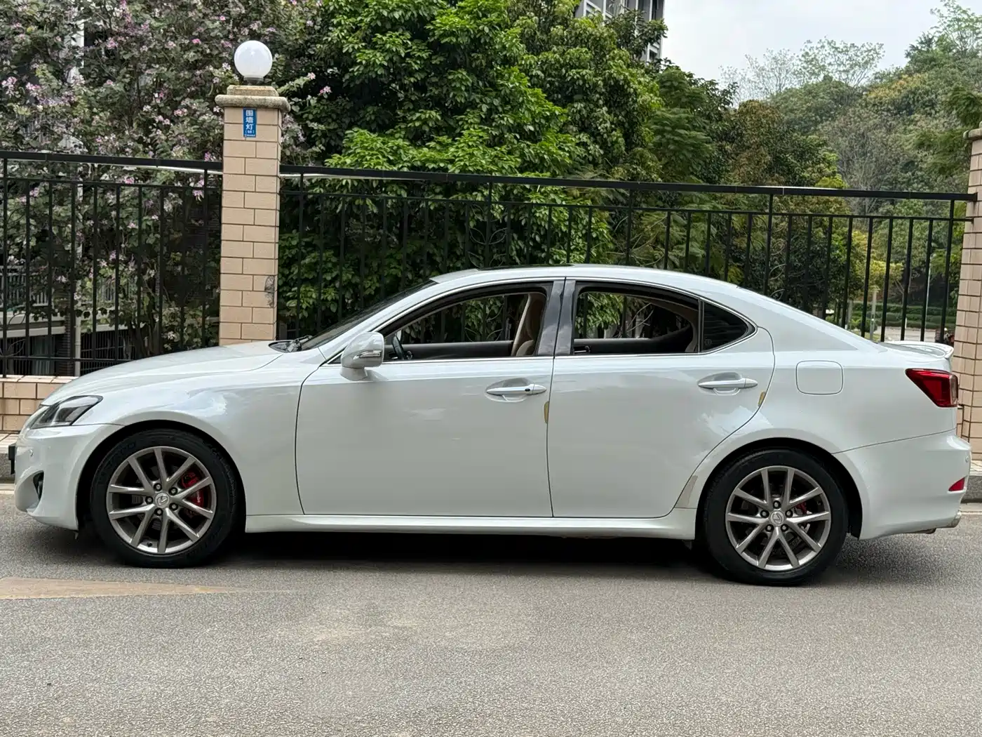 Фото 5 - Lexus IS