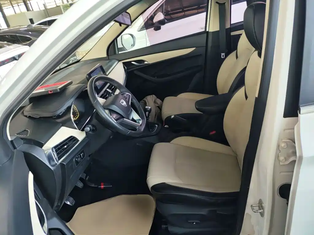 Photo 15 - Baojun 360