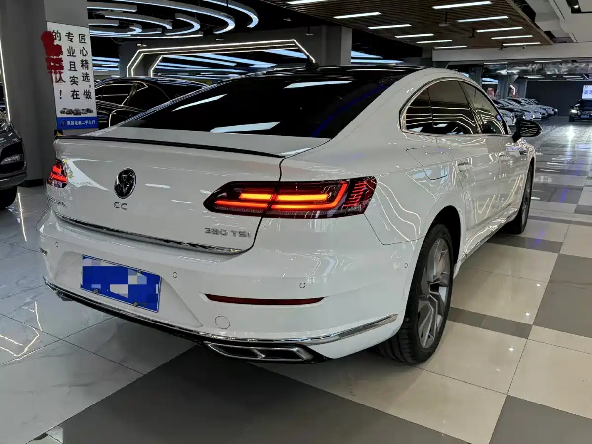 Volkswagen FAW-Volkswagen CC 2023 380TSI Eye-catching Edition фото 4
