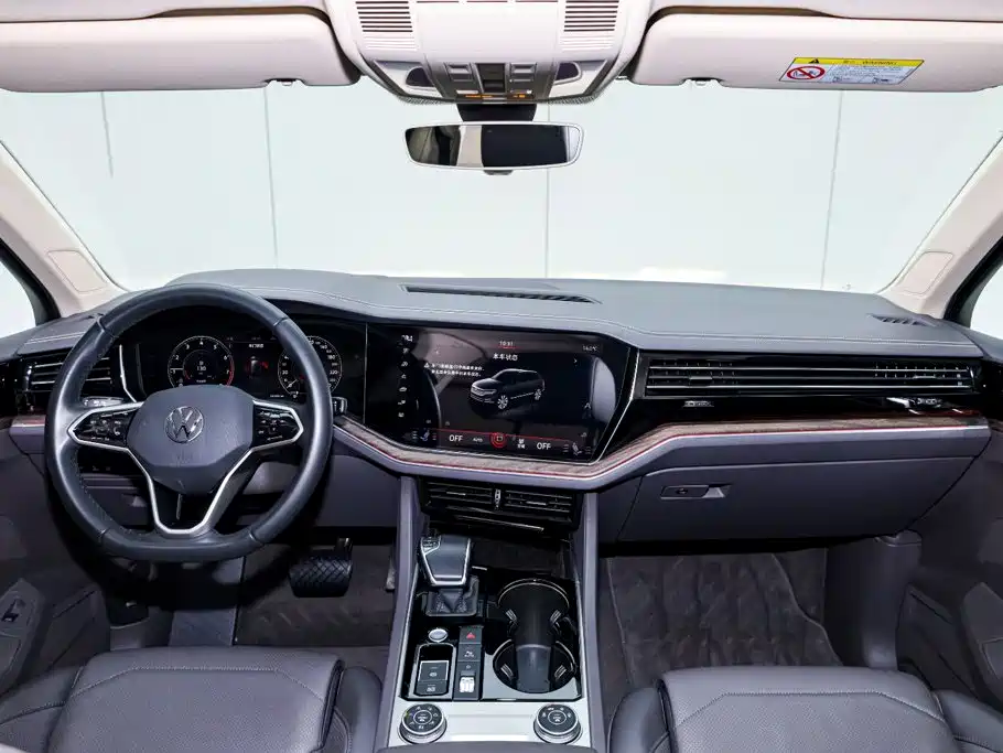 Volkswagen Touareg 2024 2023 3.0TSI R-Line Classic Sports Package