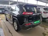 Фото 5 - Jeep Cherokee