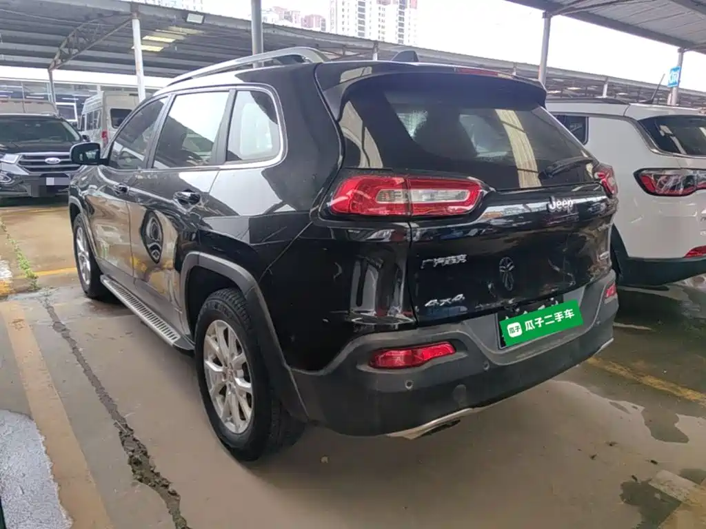 Фото 5 - Jeep Cherokee