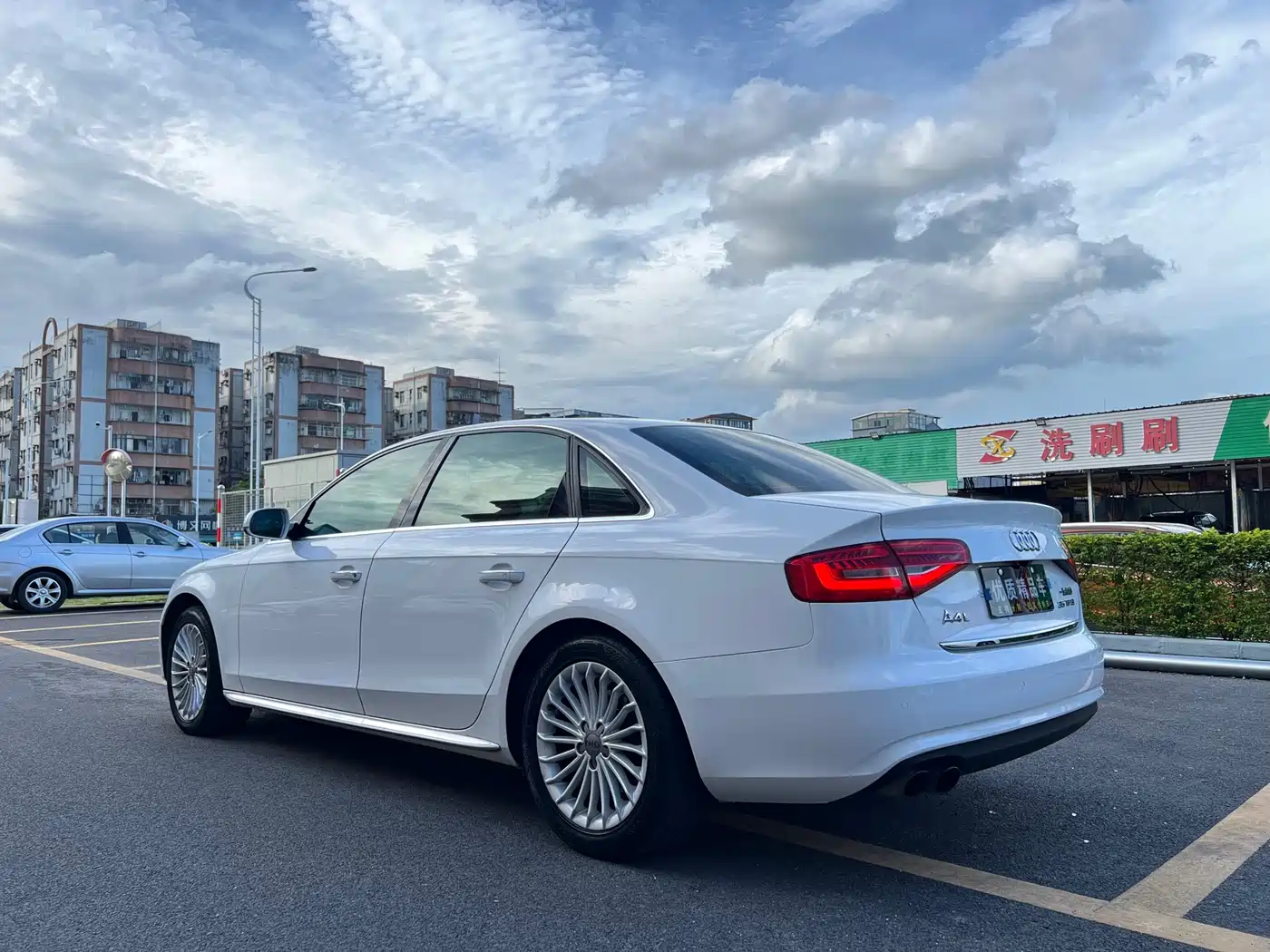Фото 6 - Audi A4L