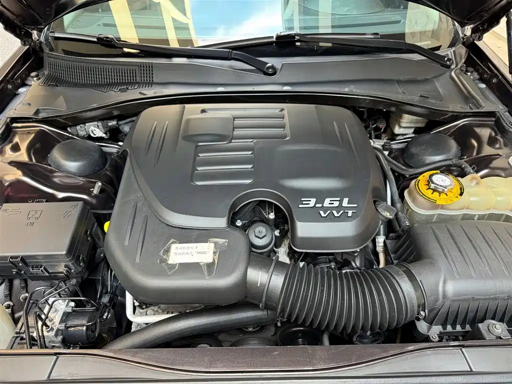 Chrysler 300C (Import) 2013 2013 3.6L Prestige Edition