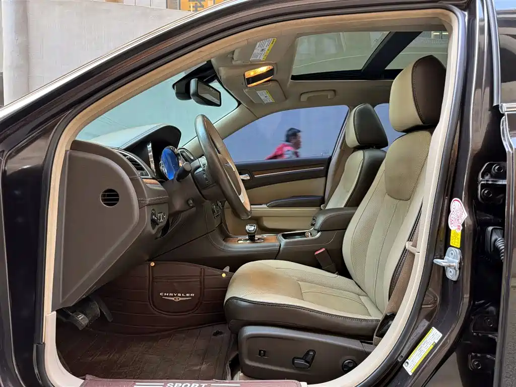 Chrysler 300C (Import) 2013 2013 3.6L Prestige Edition