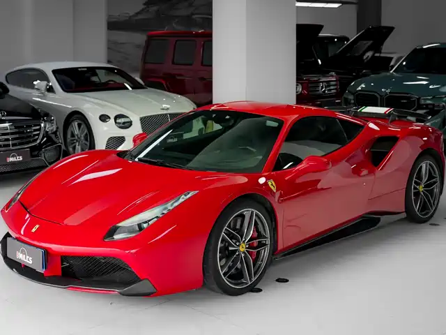 FERRARI 488