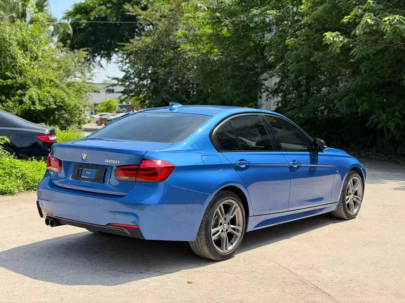 BMW 3 Series 2018 320i M Sport Black Night Edition фото 6