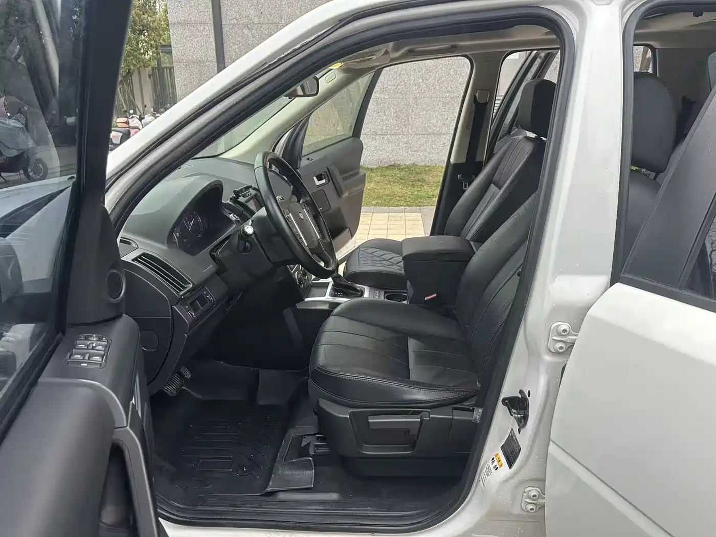 Land Rover Freelander 2 2014 2.0T Si4 S Gasoline Edition фото 12