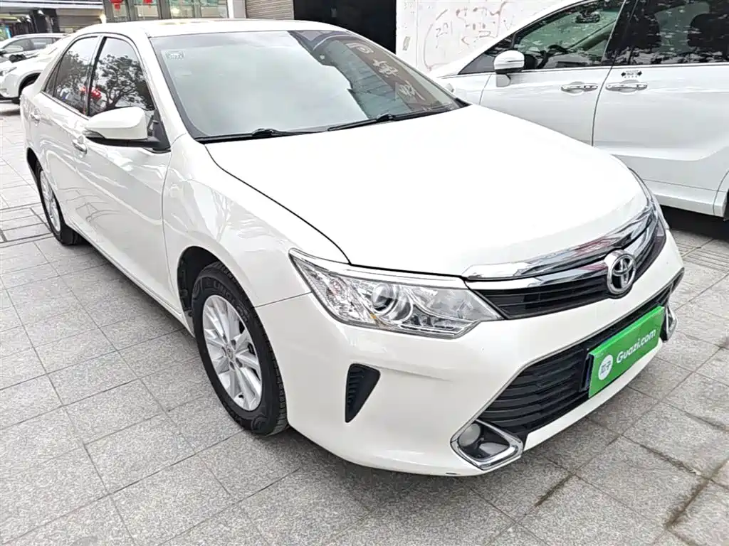 Toyota Camry 2016 2.0G 10th Anniversary Leading Edition фото 4