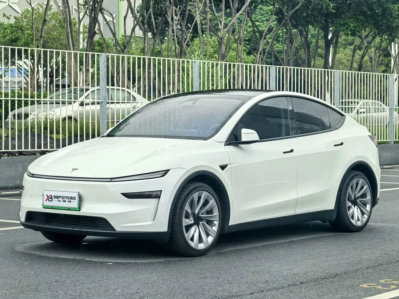 Tesla Model Y 2025