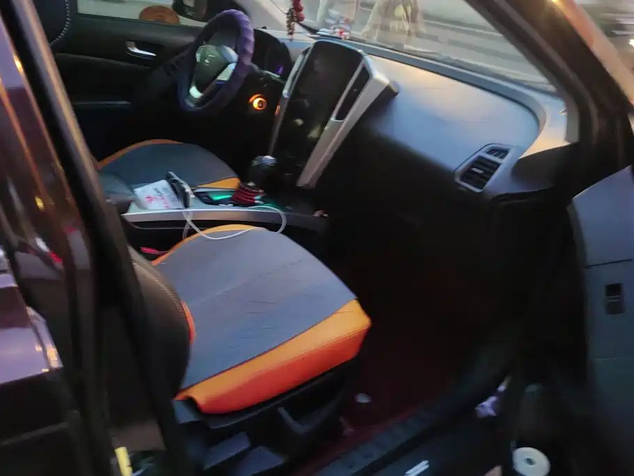 Фото 8 - Luxgen U6 SUV