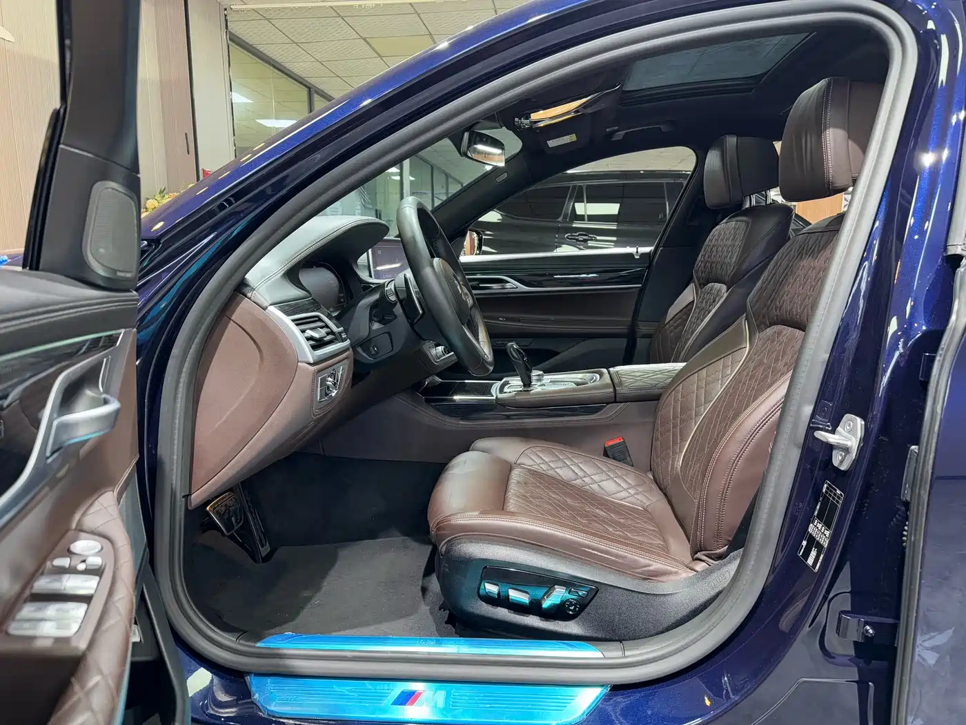 BMW 7 Series 2019 Facelift 740Li Leading M Sport Package фото 5