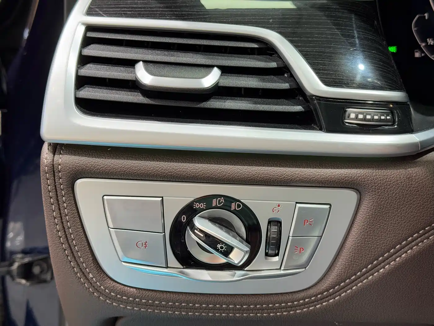 BMW 7 Series 2019 Facelift 740Li Leading M Sport Package фото 12