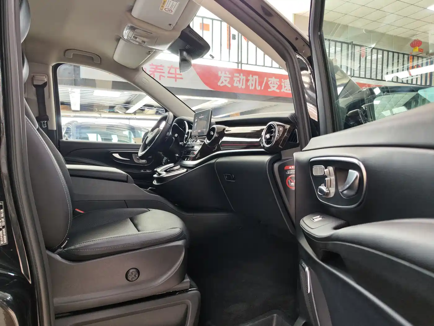 Mercedes-Benz V-Class 2018 V 260 Premium Edition China VI фото 7