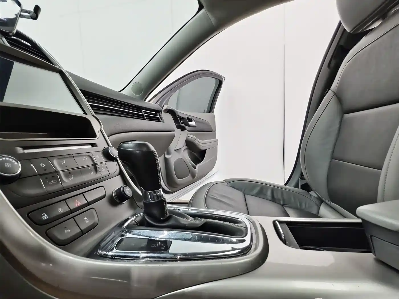 Chevrolet Malibu 2014 2.0L Automatic Luxury фото 12