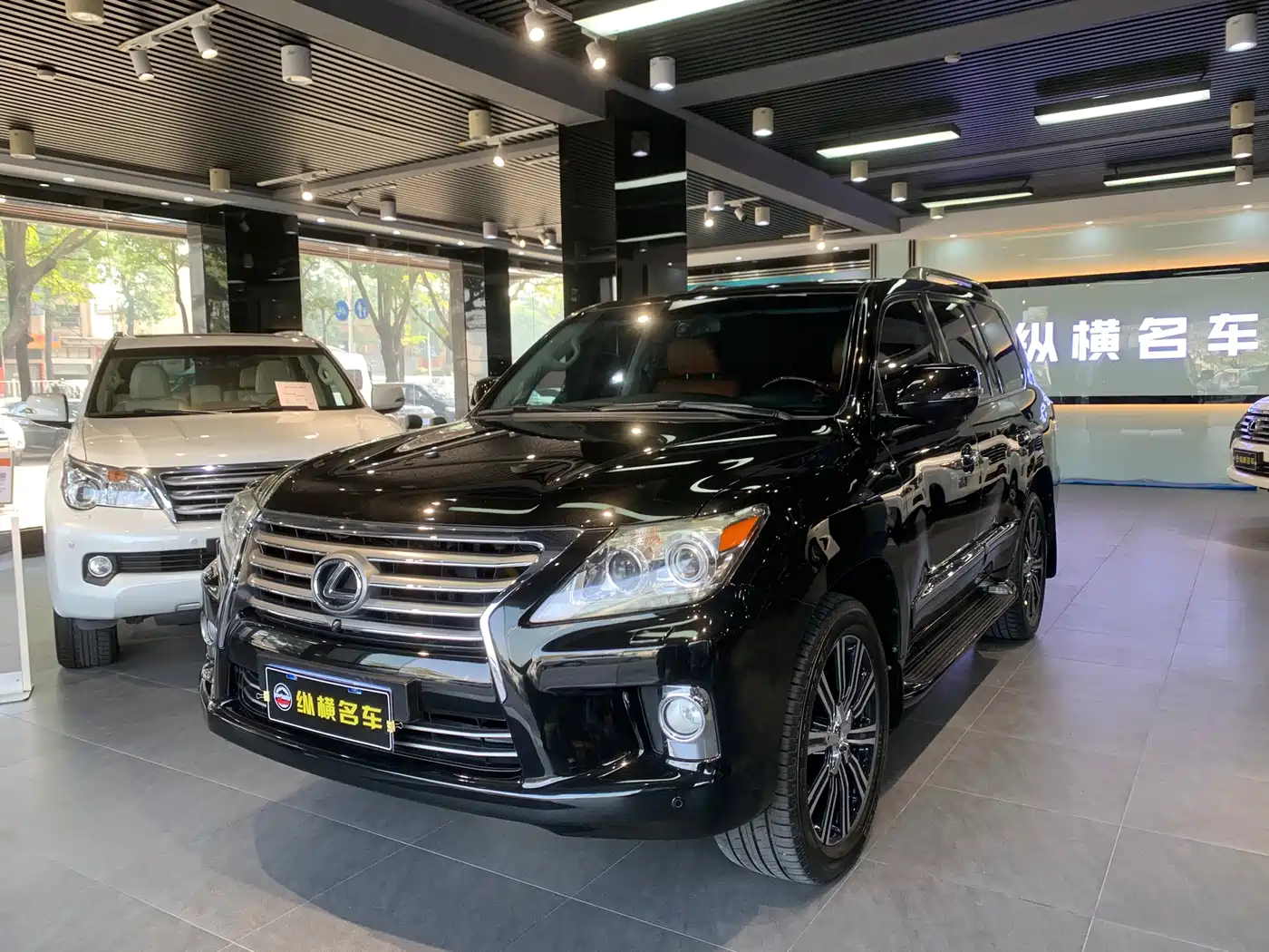 Lexus LX 2013 570