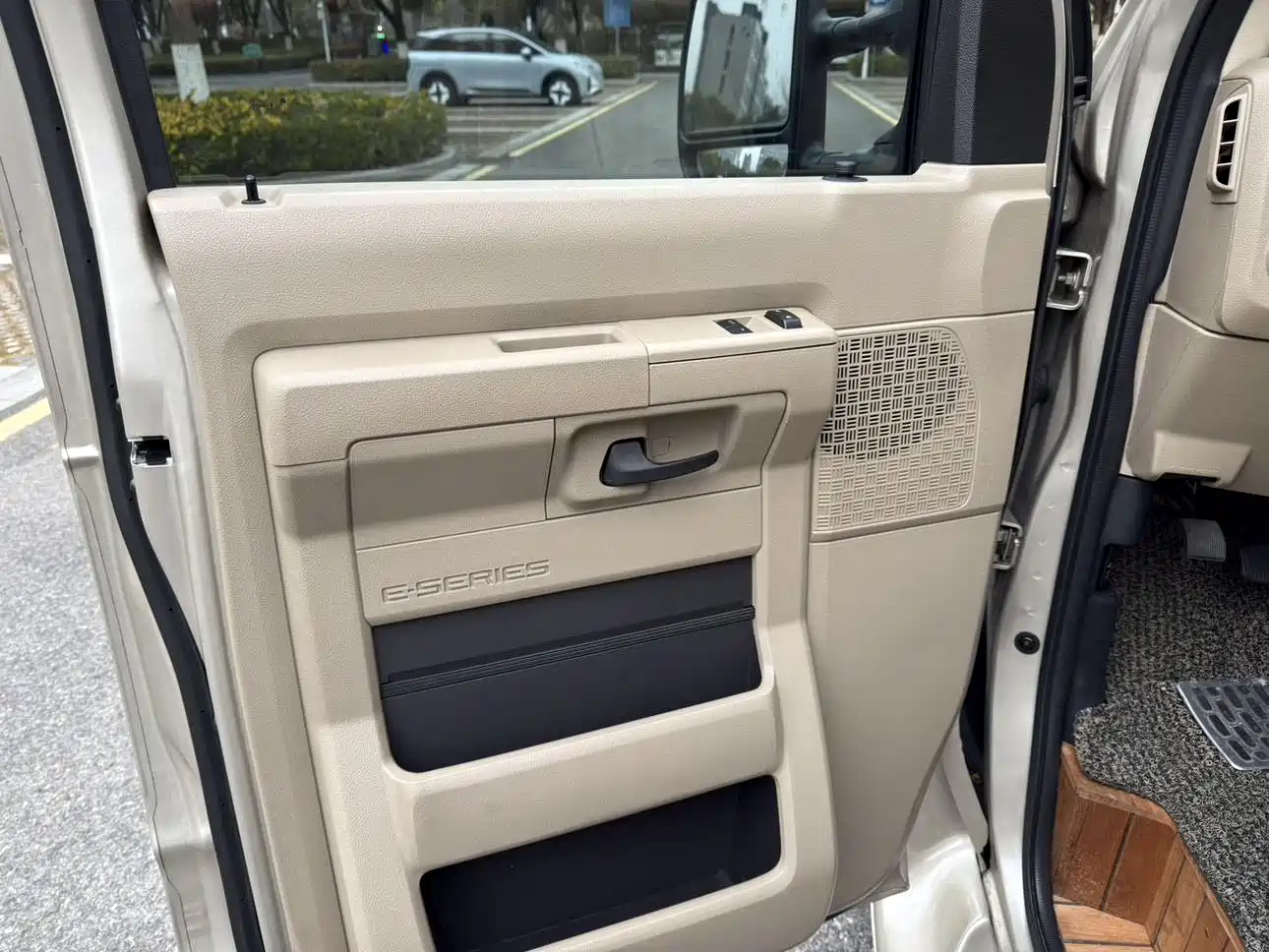 Ford E350 2012 2011 5.4L Standard Yacht Edition