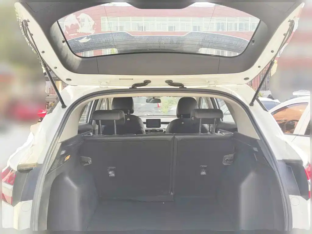 Фото 5 - Geely Coolray