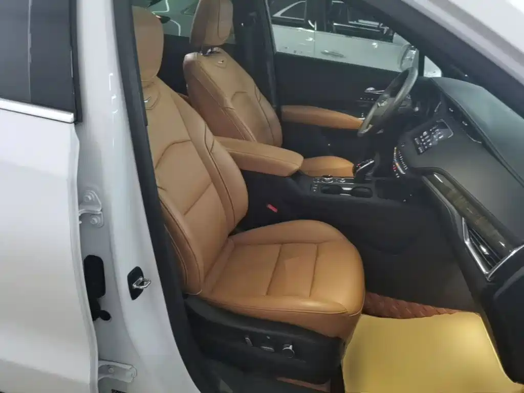 صورة 25 - Cadillac XT4