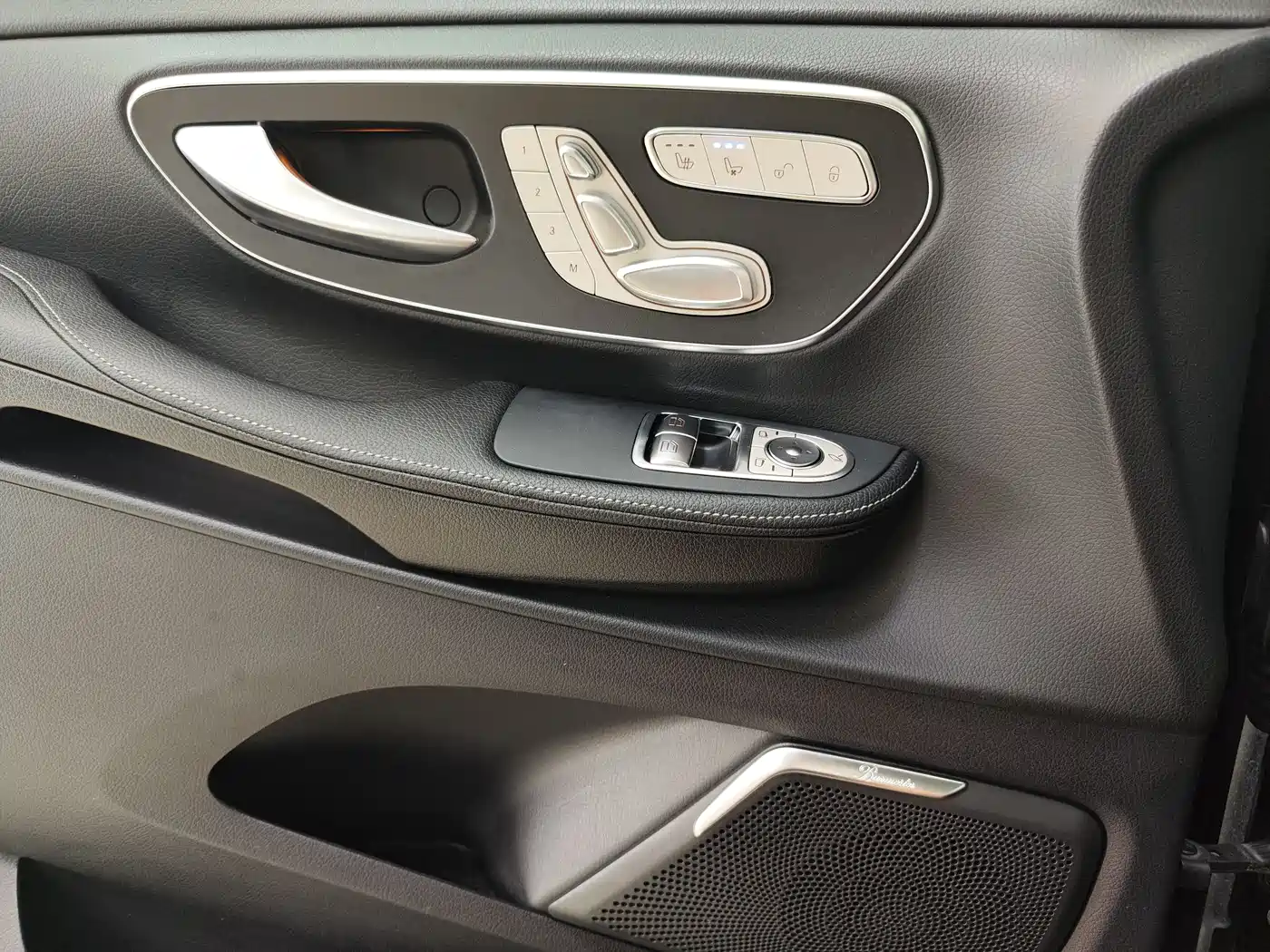 Mercedes-Benz V-Class 2018 V 260 Premium Edition China VI фото 18