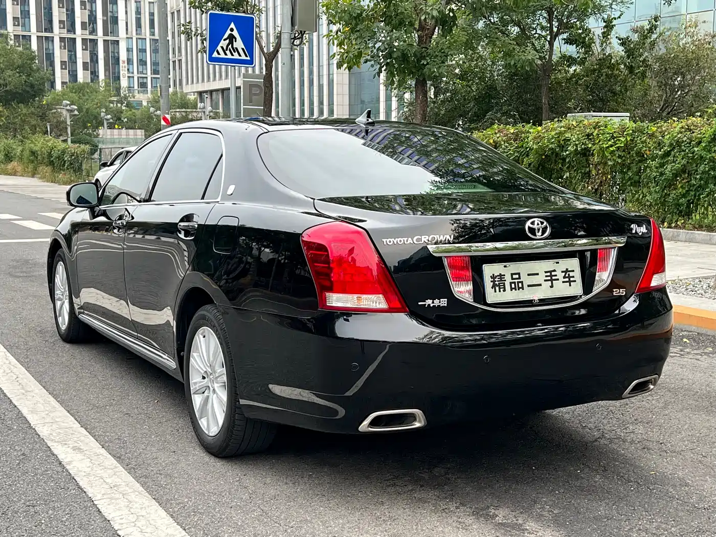 Toyota Crown 2010 2.5L Royal Leather Navigation Edition фото 6