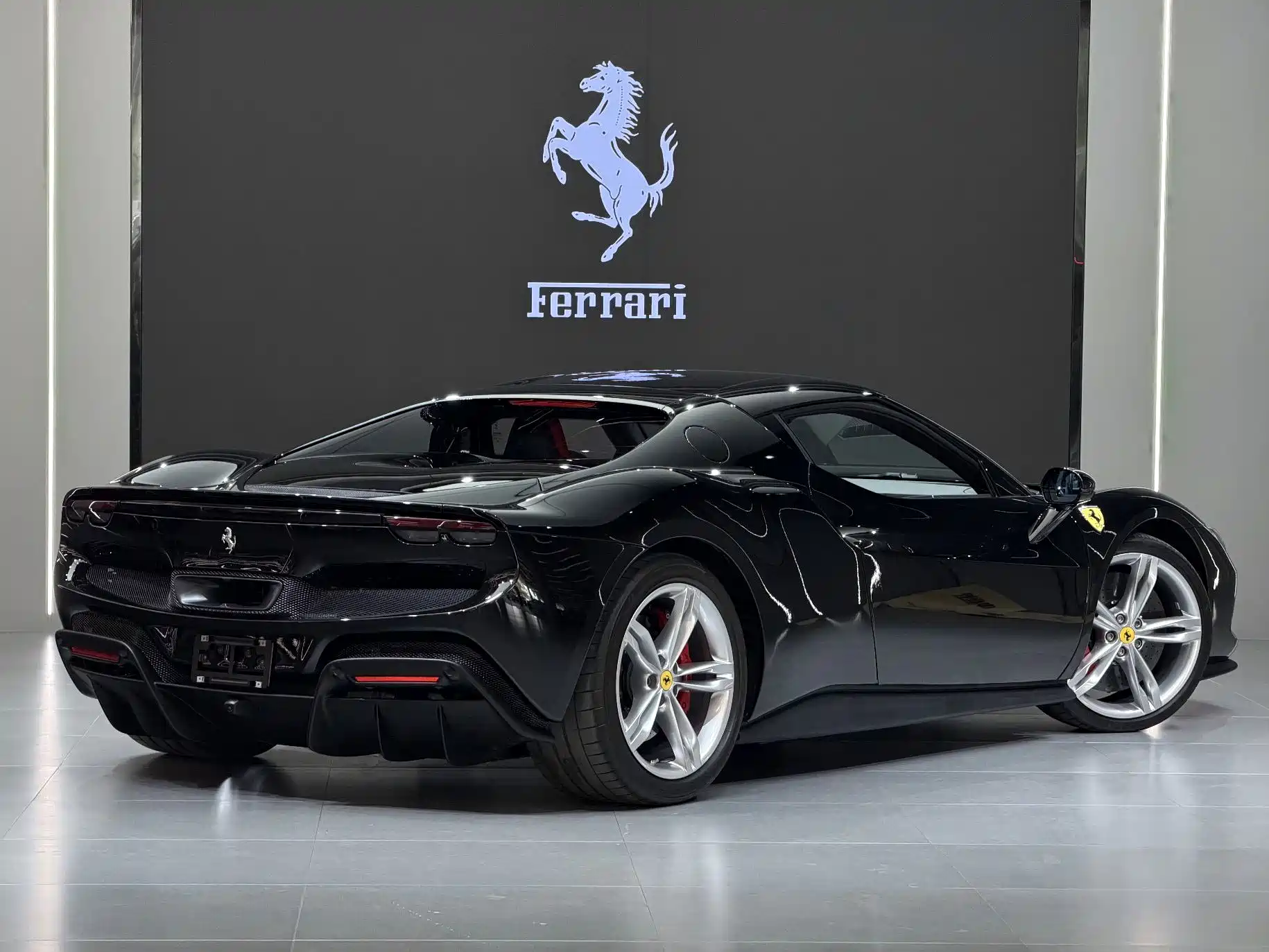صورة 3 - Ferrari 296