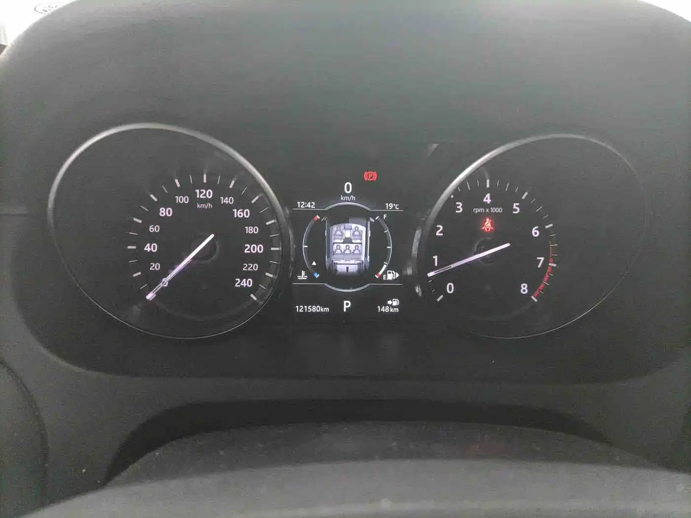 Land Rover Discovery Sport 2018 240PS SE Edition фото 8