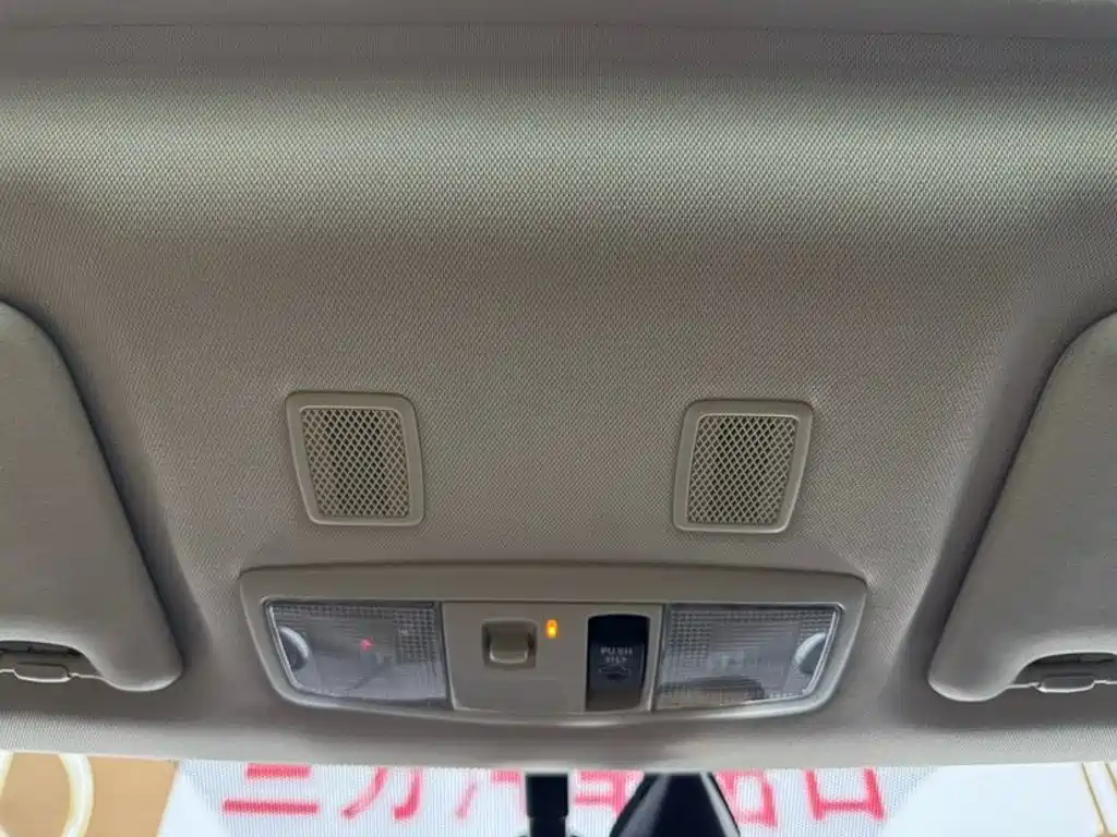 Mitsubishi Outlander 2023 2021 Facelift 2.0L 2WD Premium Edition 7-Seater