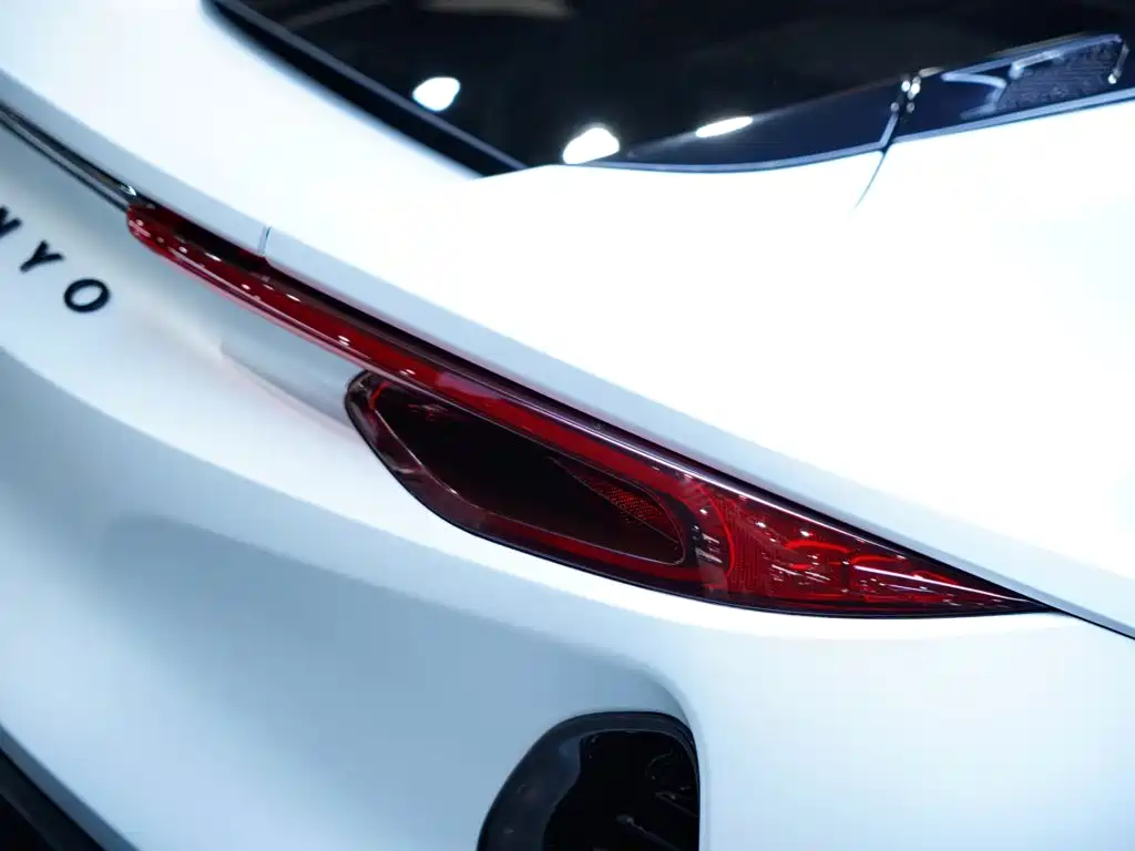 صورة 12 - Lotus EMIRA