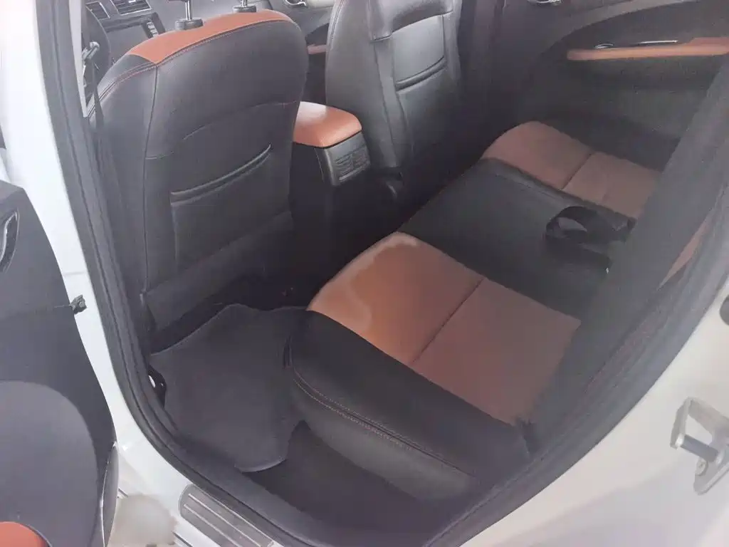 صورة 25 - Dongfeng Fengxing Jingyi X5