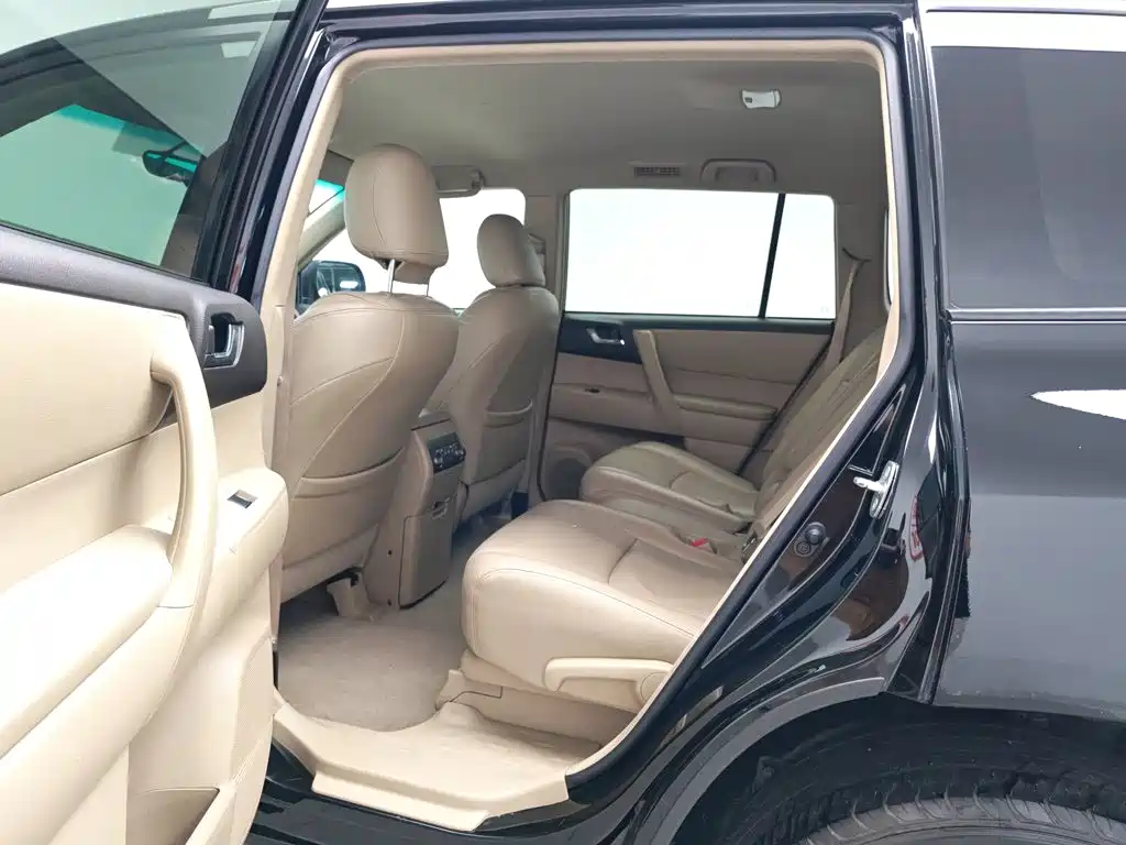 Photo 15 - Toyota Highlander