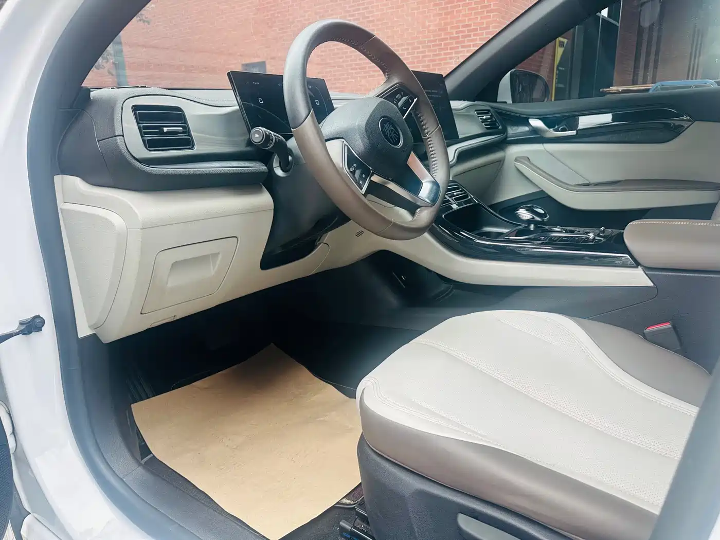 BYD Qin PLUS 2024 Glory Edition DM-i 55KM Leading фото 12