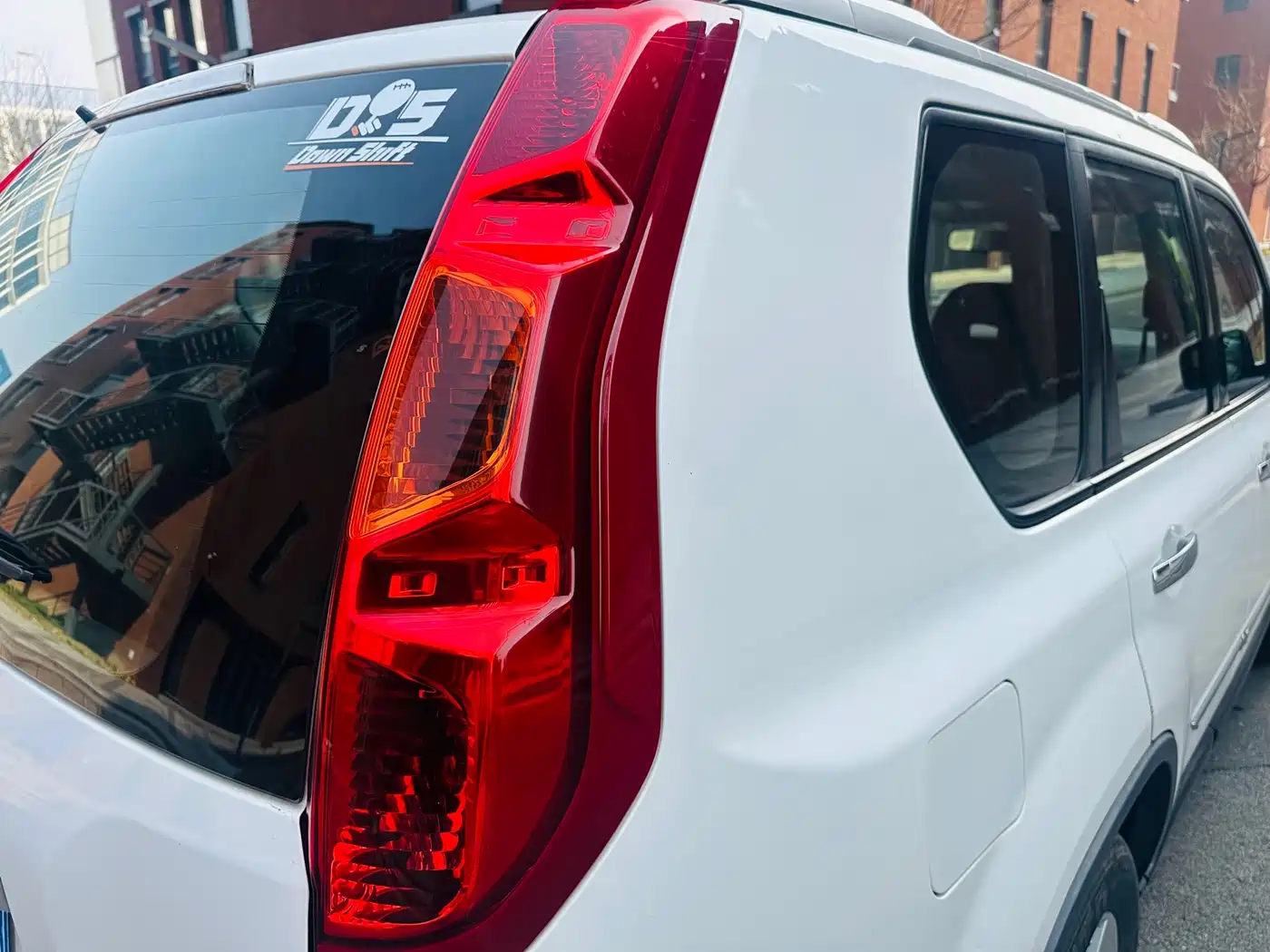 Dongfeng Fengdu MX6 2016 2016 2.0L CVT 2WD All-round Edition