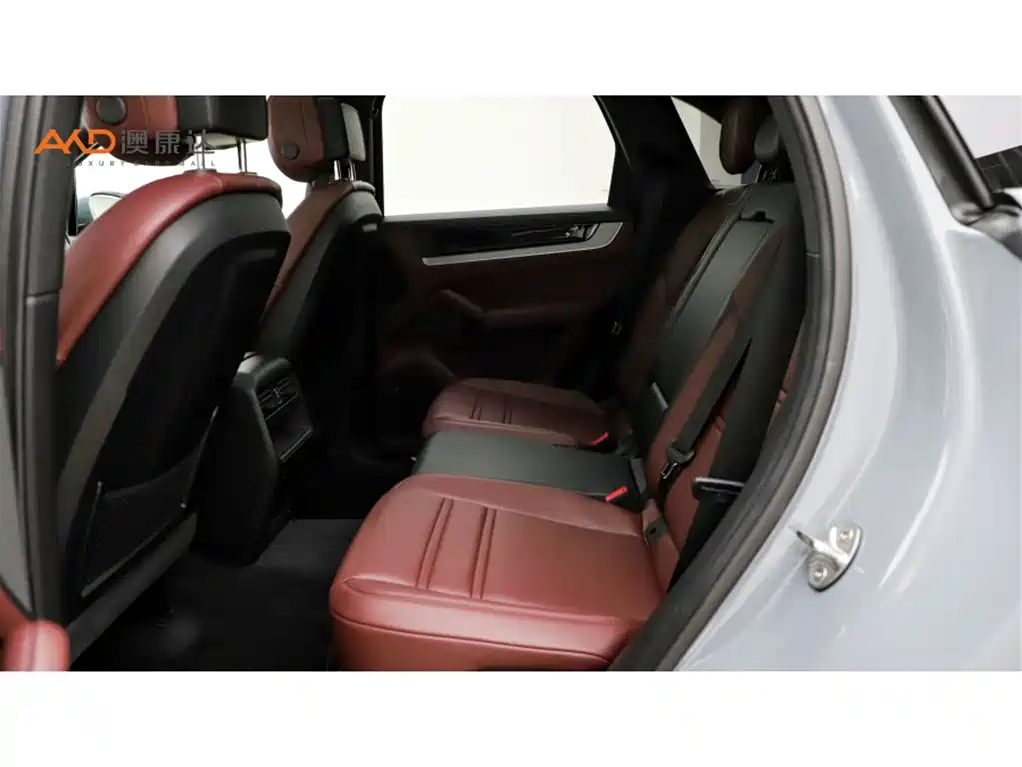 Photo 7 - Porsche Cayenne