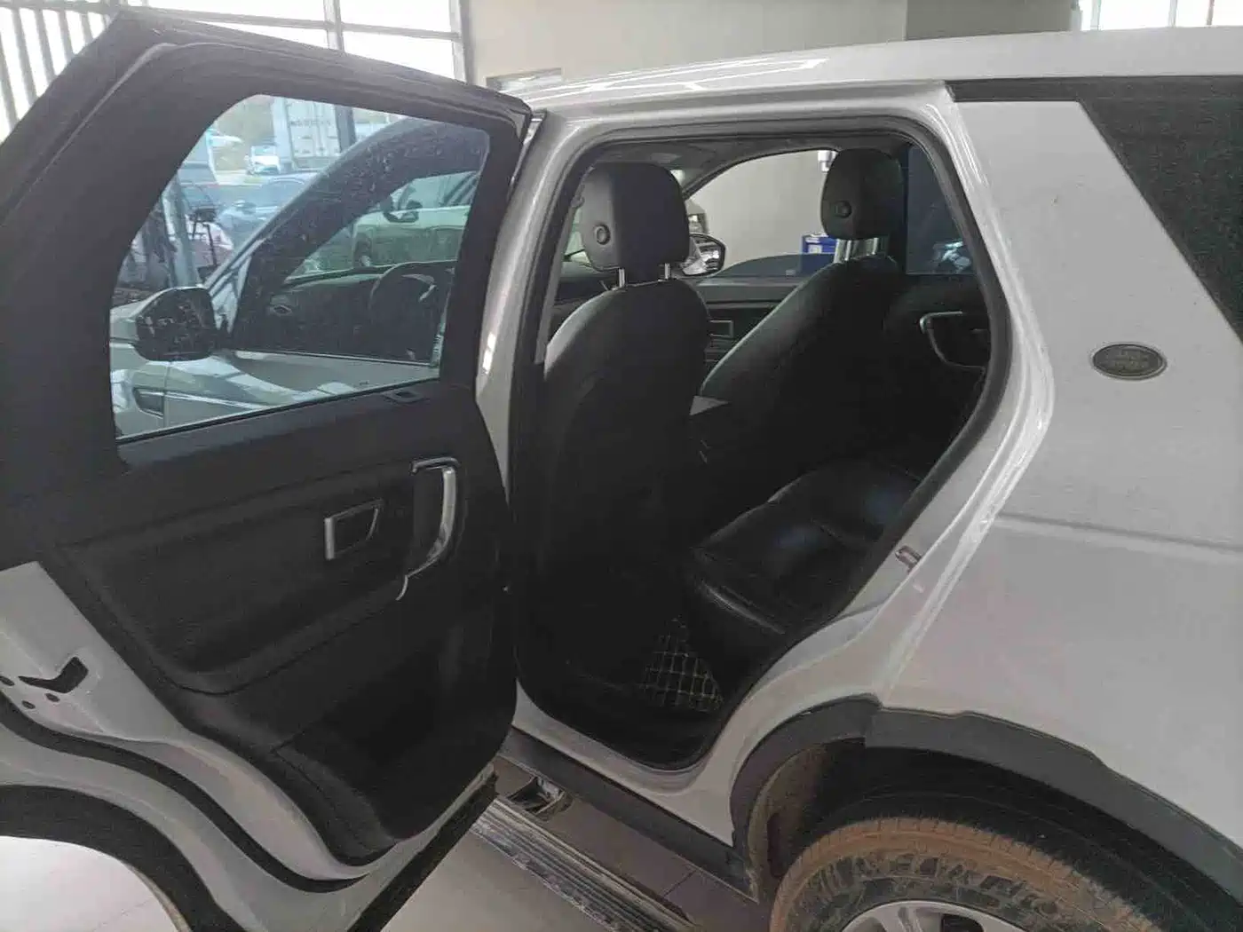 Land Rover Discovery Sport 2018 240PS SE Edition фото 6
