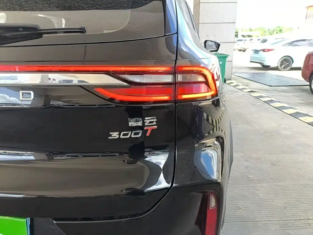 Exeed Lingyun 2024 2024 300T 2WD Starlight Edition