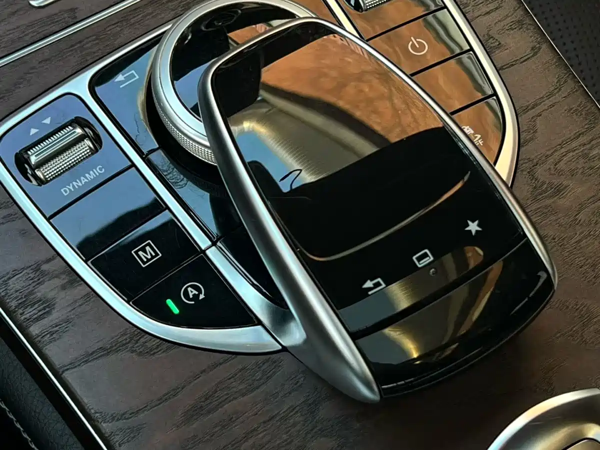 Mercedes-Benz GLC 2016 GLC 300 4MATIC Luxury фото 5