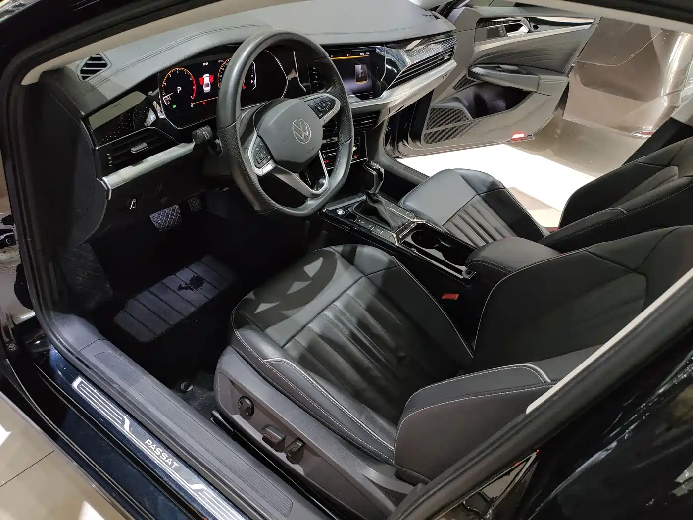 Volkswagen Passat 2022 330TSI Elite Edition фото 8