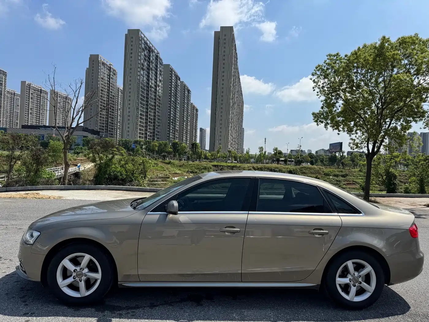Audi A4L 2013 35 TFSI Automatic Standard фото 3