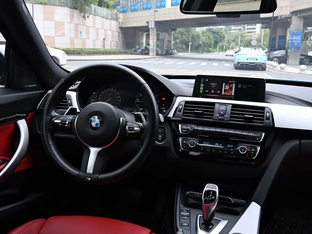 BMW 3 Series GT 2019 320i M Sport Model фото 29