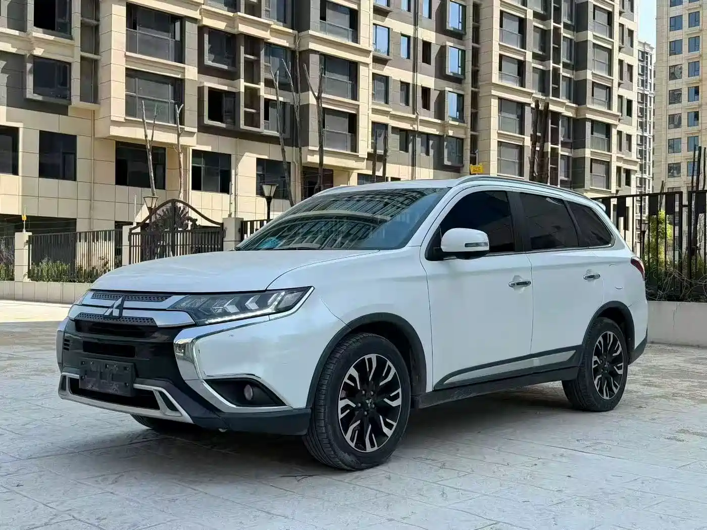 Mitsubishi Outlander 2021 2.4L 4WD Premium Edition 7-Seater