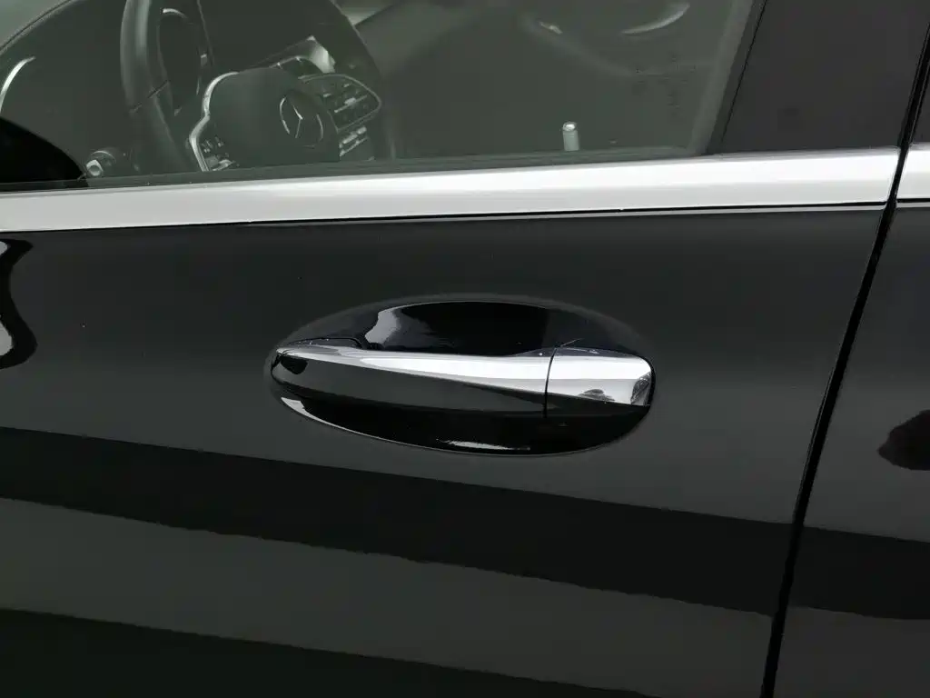 Photo 18 - Mercedes-Benz C-Class