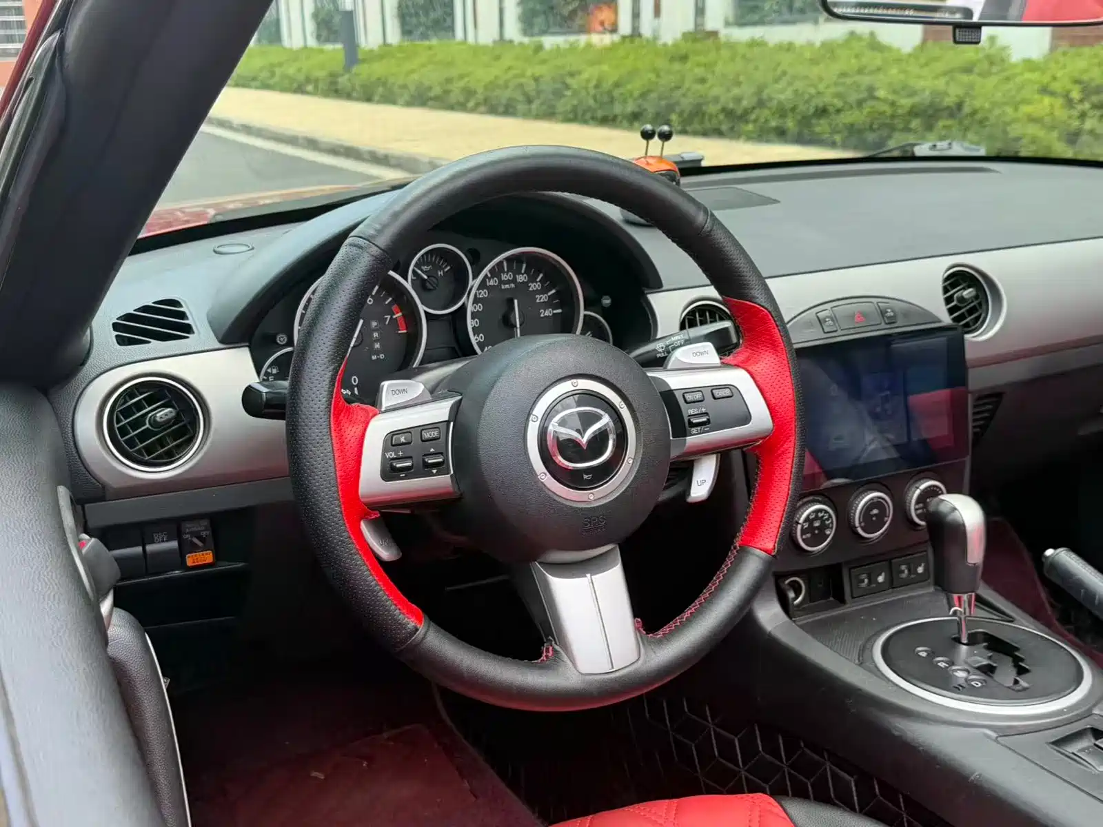 Фото 7 - Mazda MX-5
