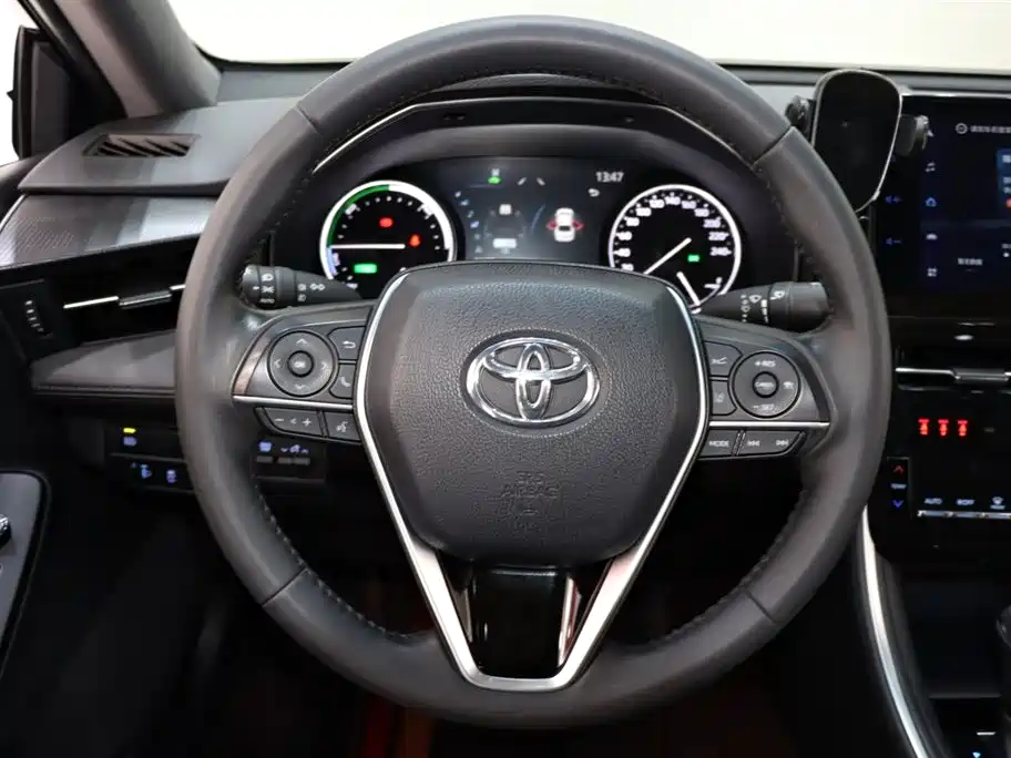 Toyota Avalon 2023 Hybrid 2.5L Luxury Edition фото 13