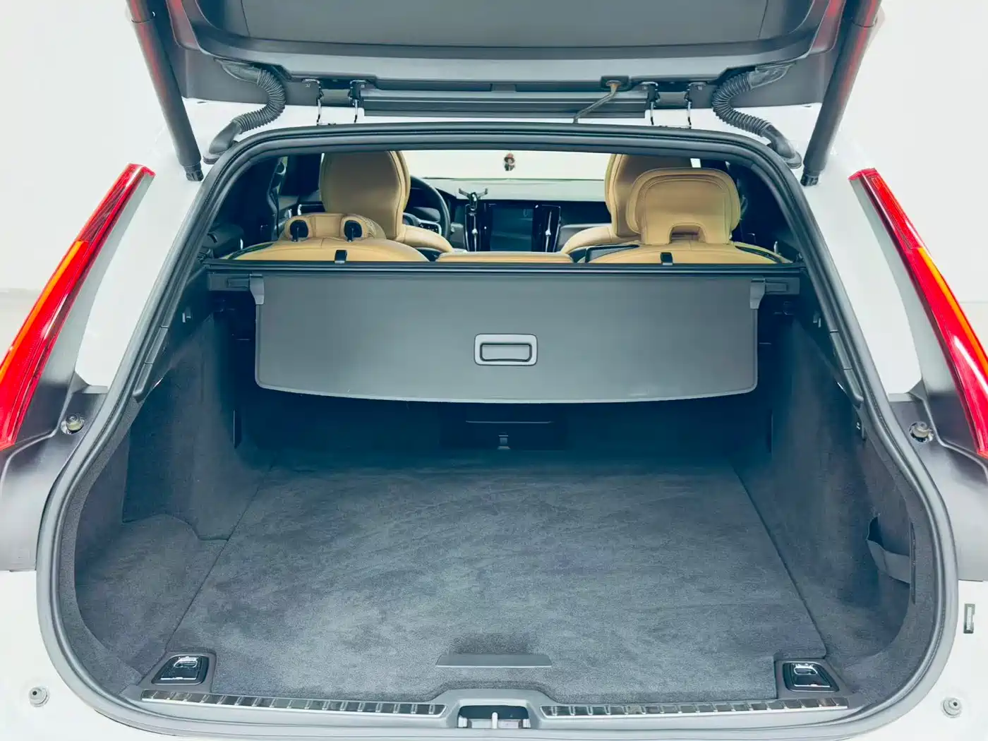 Фото 22 - Volvo V90