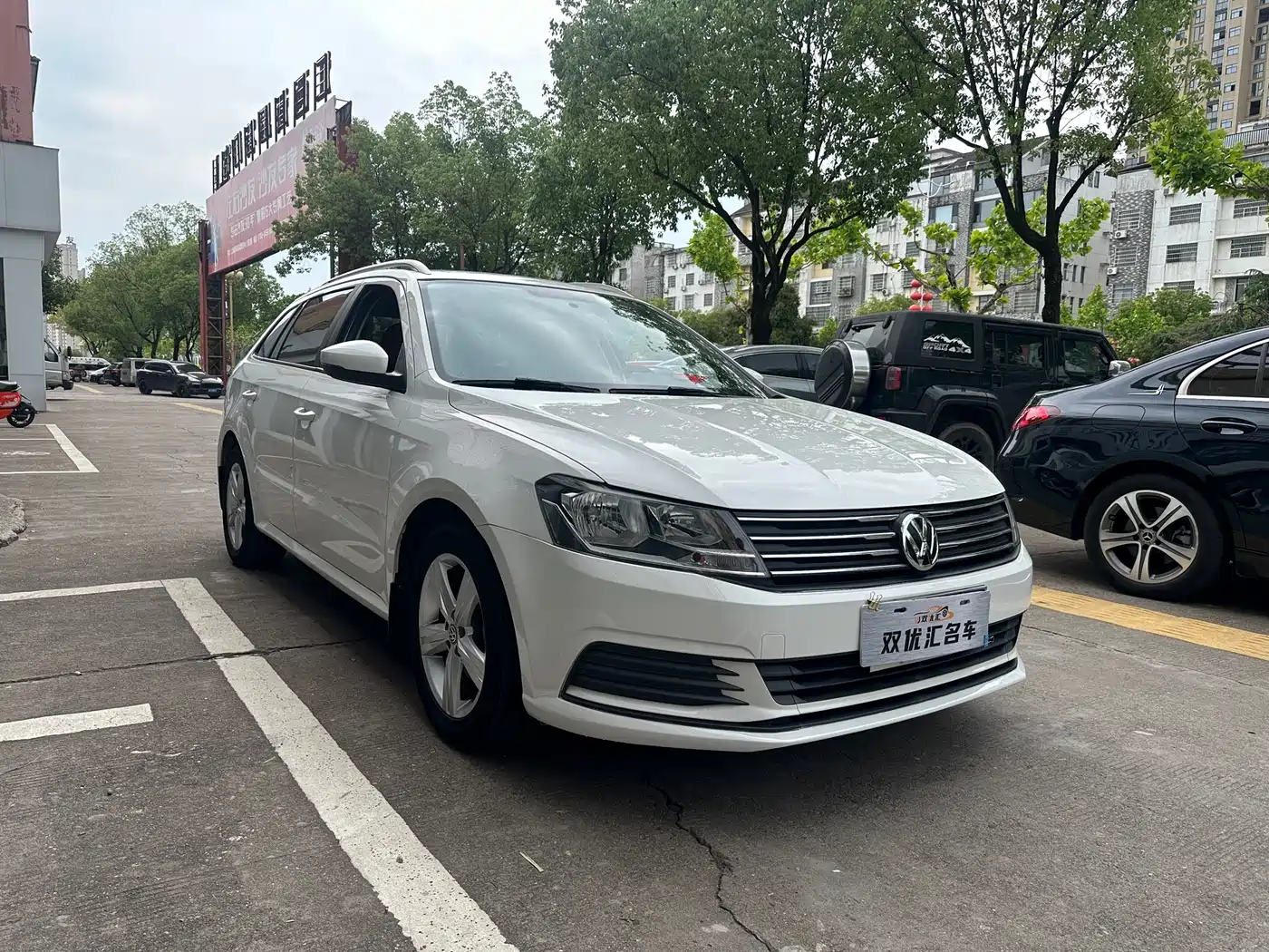 Volkswagen Lavida Tour 2017 1.6L Automatic Trend Edition фото 3