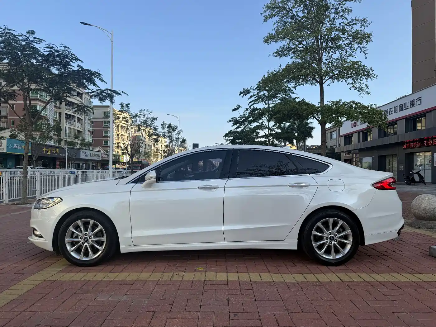 FORD MONDEO